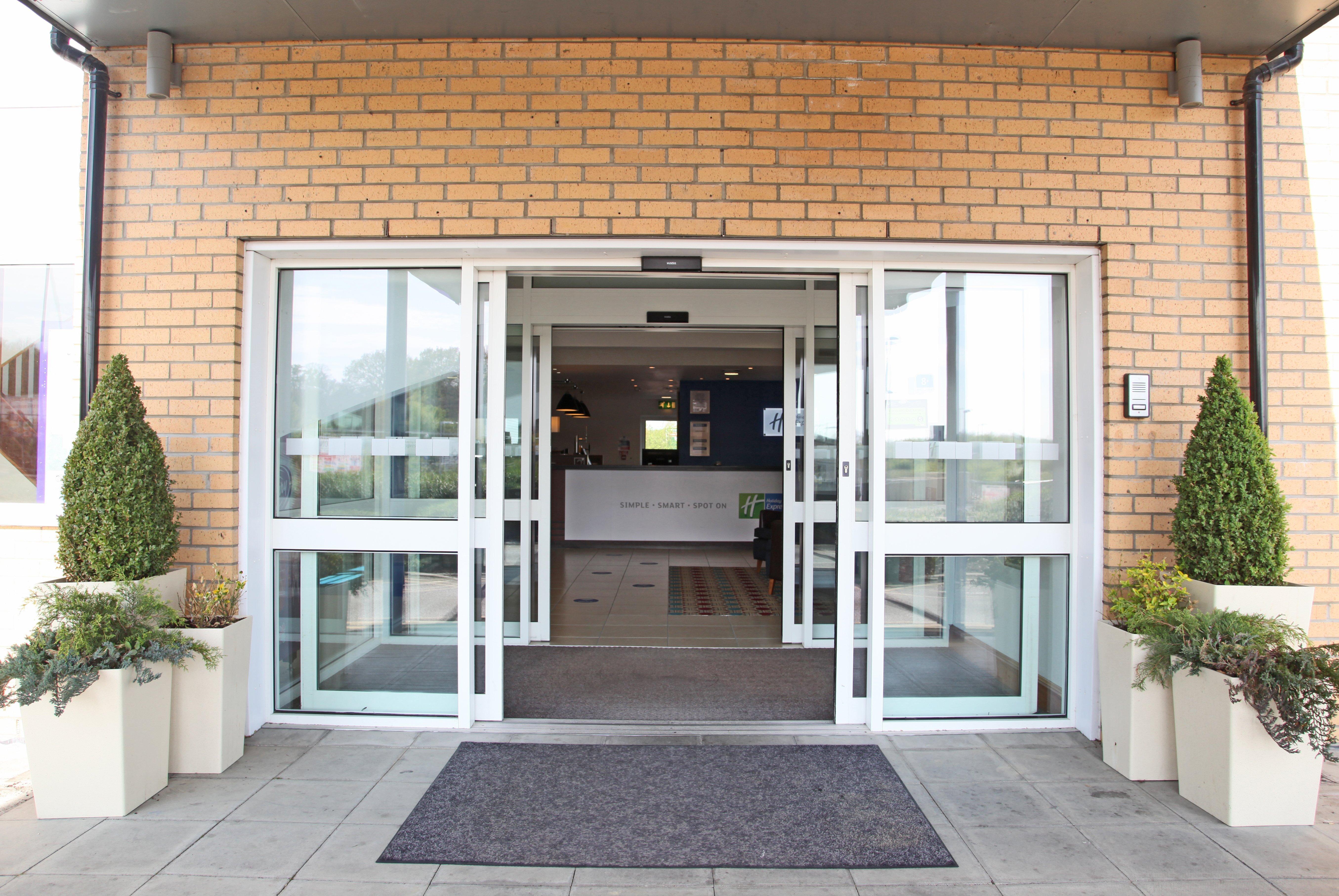 Holiday Inn Express Braintree By Ihg Eksteriør billede
